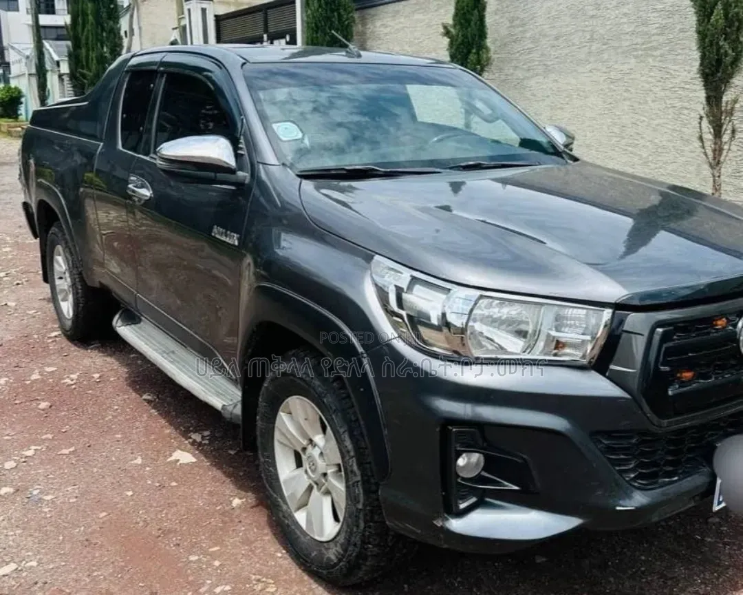 Toyota Hilux 2019 Maroon