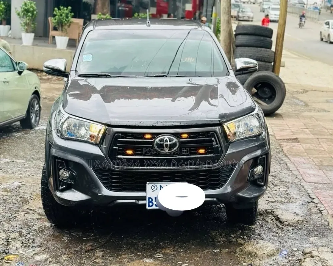 Toyota Hilux 2019 Maroon