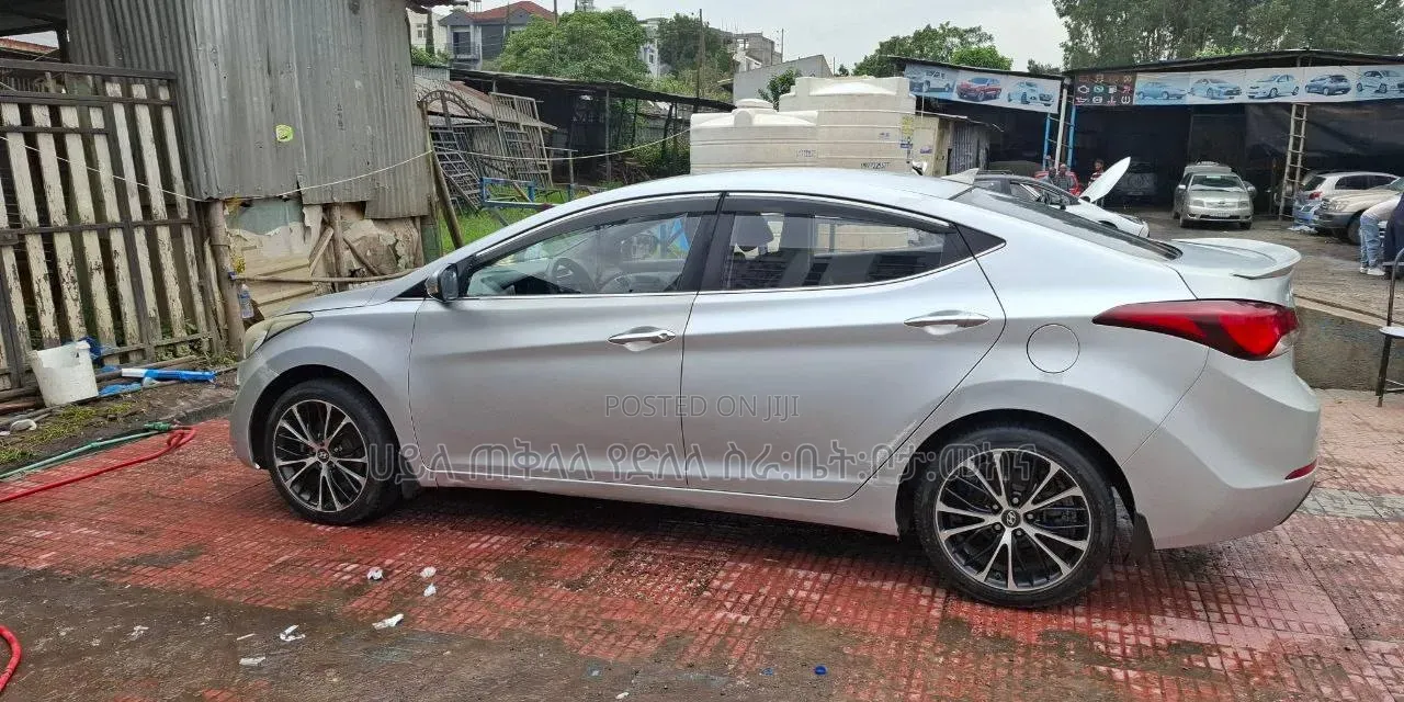 Hyundai Avante 2015 Purple