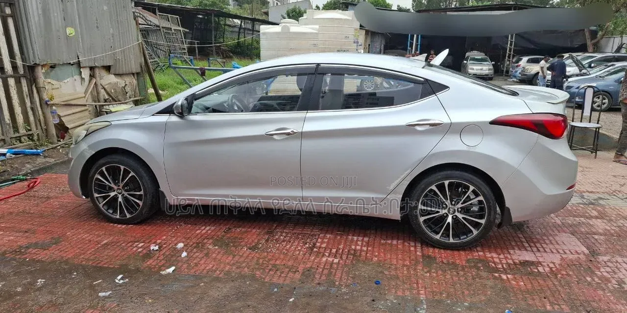 Hyundai Avante 2015 Purple