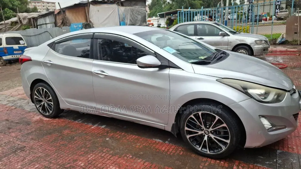 Hyundai Avante 2015 Purple