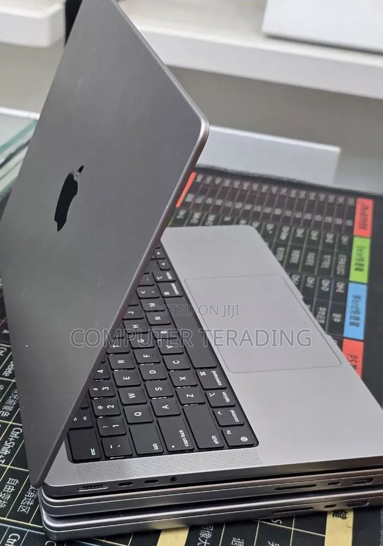 New Laptop Apple MacBook Pro 2021 M1 16GB Apple M1 SSD 512GB