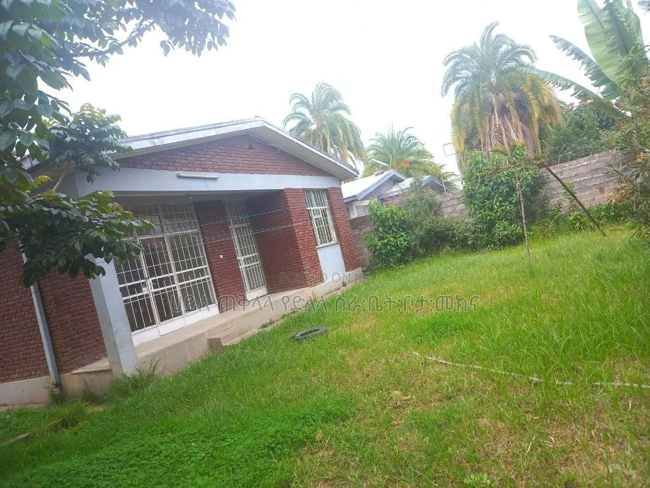 Furnished 6bdrm Villa in Ayat Zone Inside, Yeka for sale
