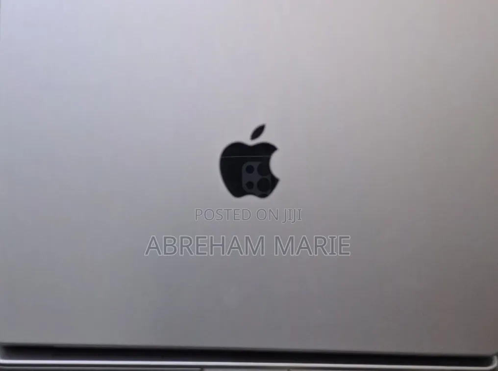 New Laptop Apple MacBook 32GB Apple M1 Pro SSD 512GB