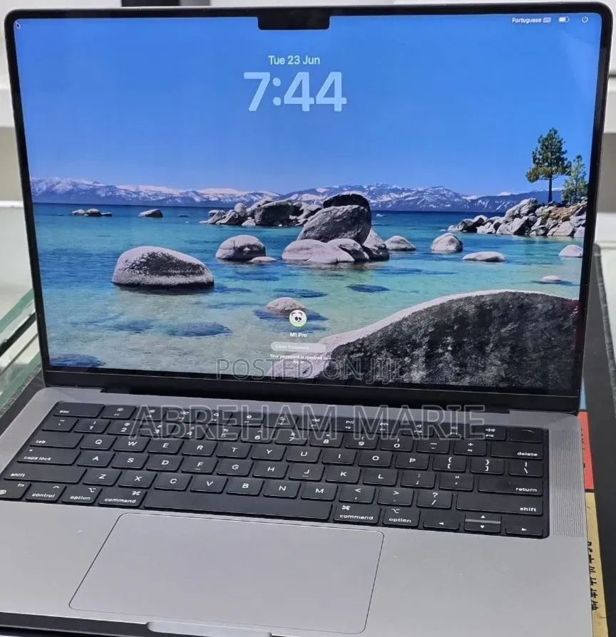 New Laptop Apple MacBook 32GB Apple M1 Pro SSD 512GB