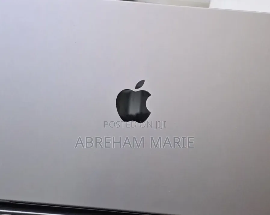 New Laptop Apple MacBook 32GB Apple M1 Pro SSD 512GB