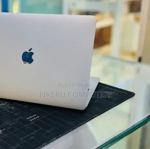 New Laptop Apple MacBook Pro 2022 M2 8GB Apple M2 SSD 256GB