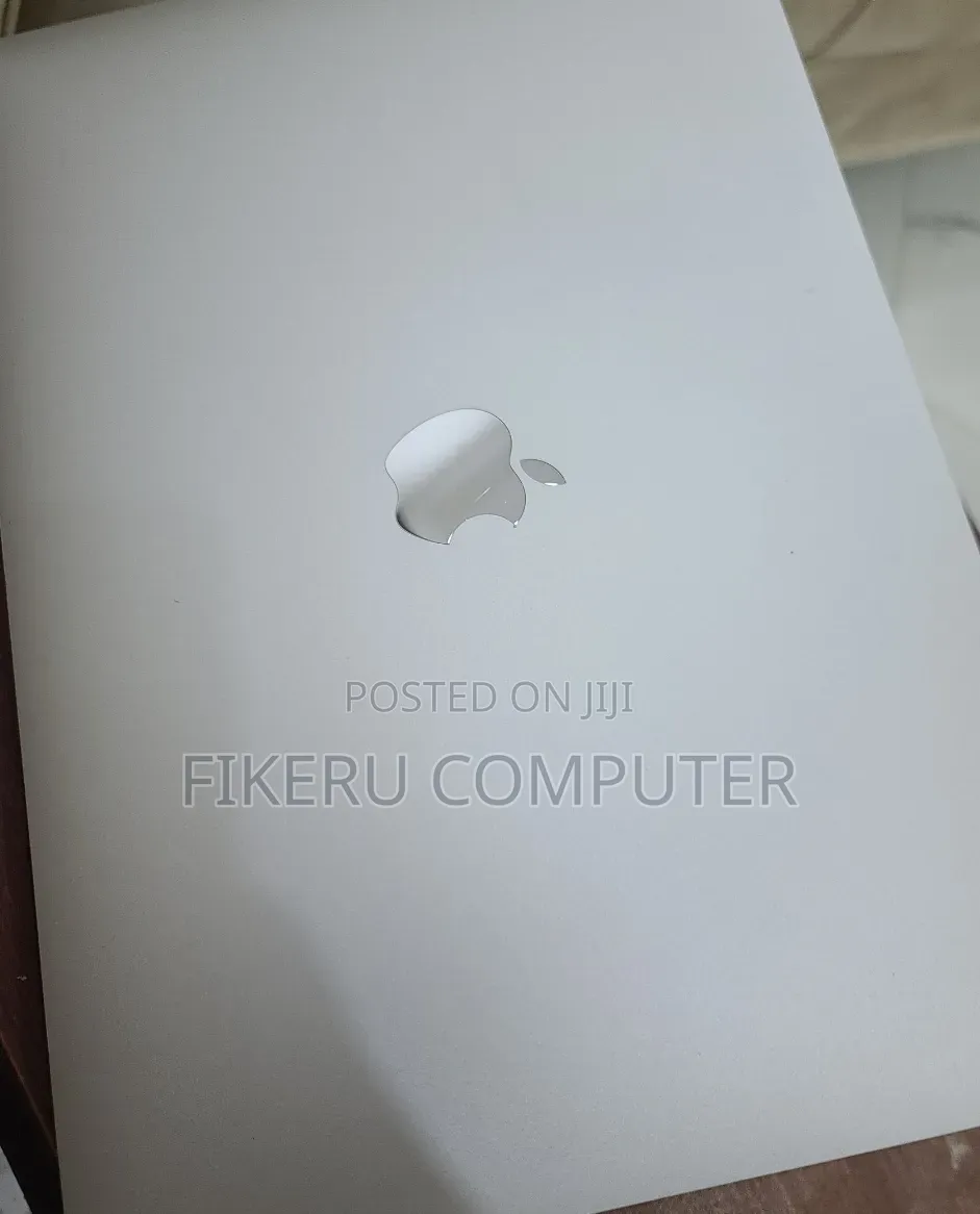 New Laptop Apple MacBook Pro 2020 M1 16GB Apple M1 Pro SSD 256GB
