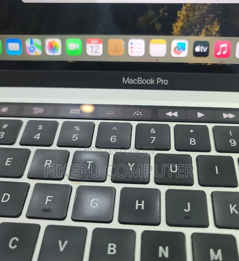 New Laptop Apple MacBook Pro 2020 M1 16GB Apple M1 Pro SSD 256GB