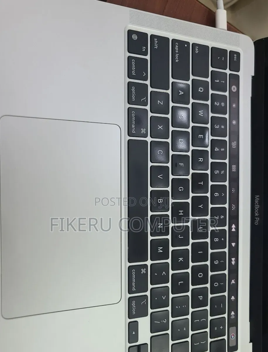 New Laptop Apple MacBook Pro 2020 M1 16GB Apple M1 Pro SSD 256GB