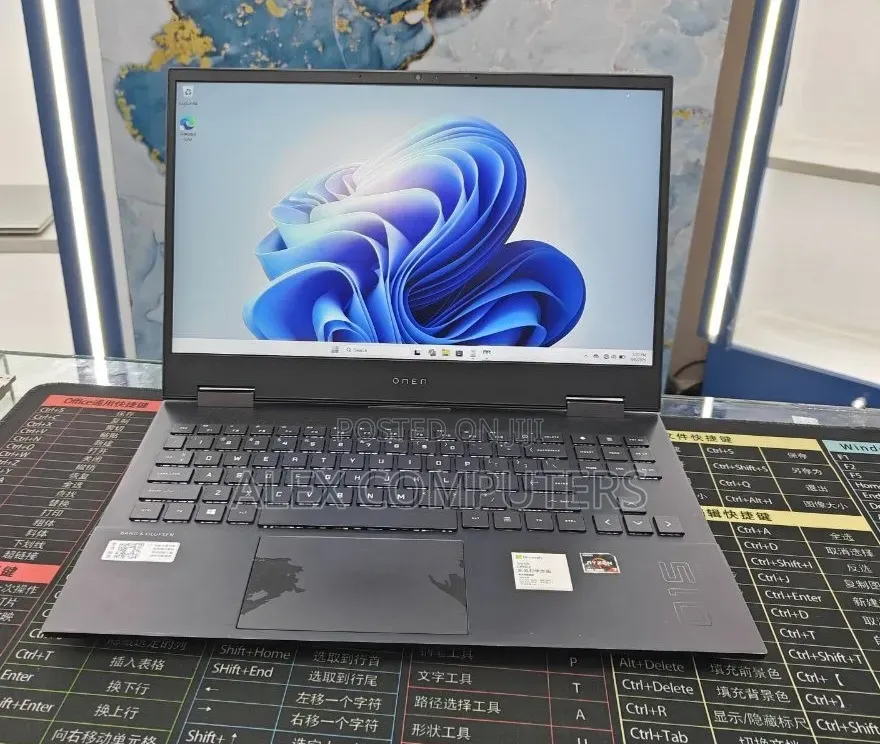 New Laptop HP Omen 15 16GB AMD Ryzen 7 SSD 512GB