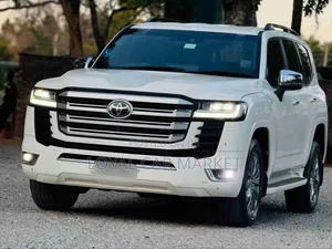 Toyota Land Cruiser 2022 White