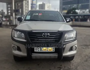 Toyota Hilux 2013 Gold