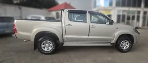 Toyota Hilux 2013 Gold