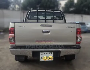 Toyota Hilux 2013 Gold