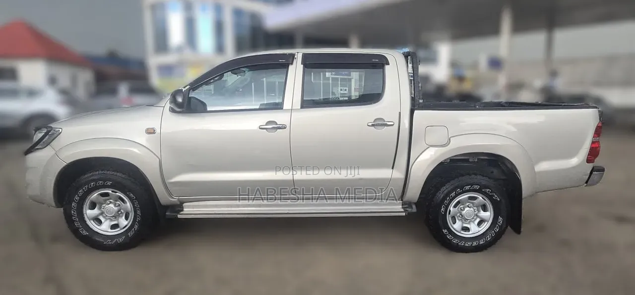 Toyota Hilux 2013 Gold