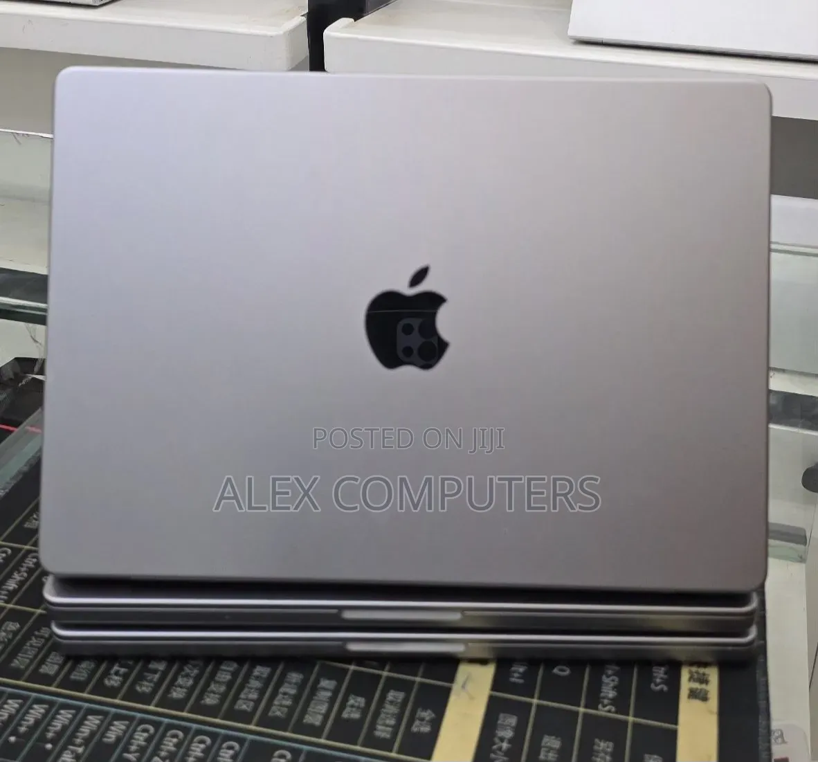 New Laptop Apple MacBook Pro 2021 M1 32GB Apple M1 Pro SSD 512GB