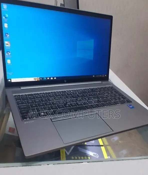 New Laptop HP ZBook Firefly 16 G10 16GB Intel Core i7 SSD 512GB