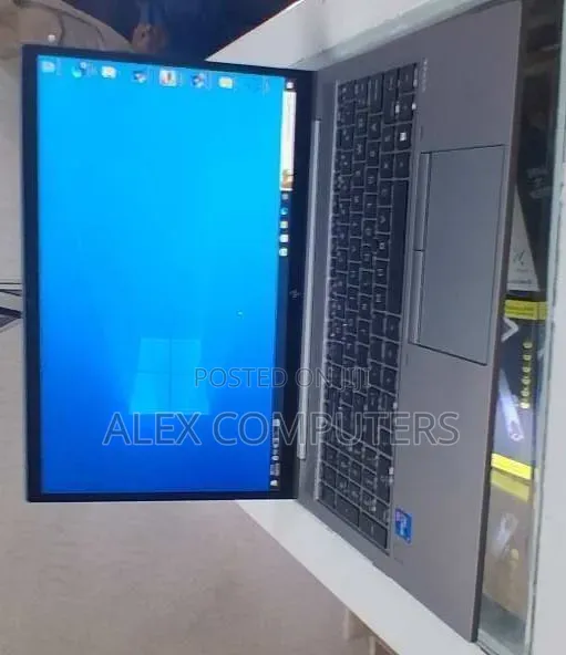 New Laptop HP ZBook Firefly 16 G10 16GB Intel Core i7 SSD 512GB