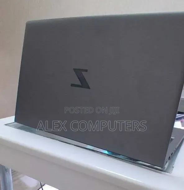 New Laptop HP ZBook Firefly 16 G10 16GB Intel Core i7 SSD 512GB