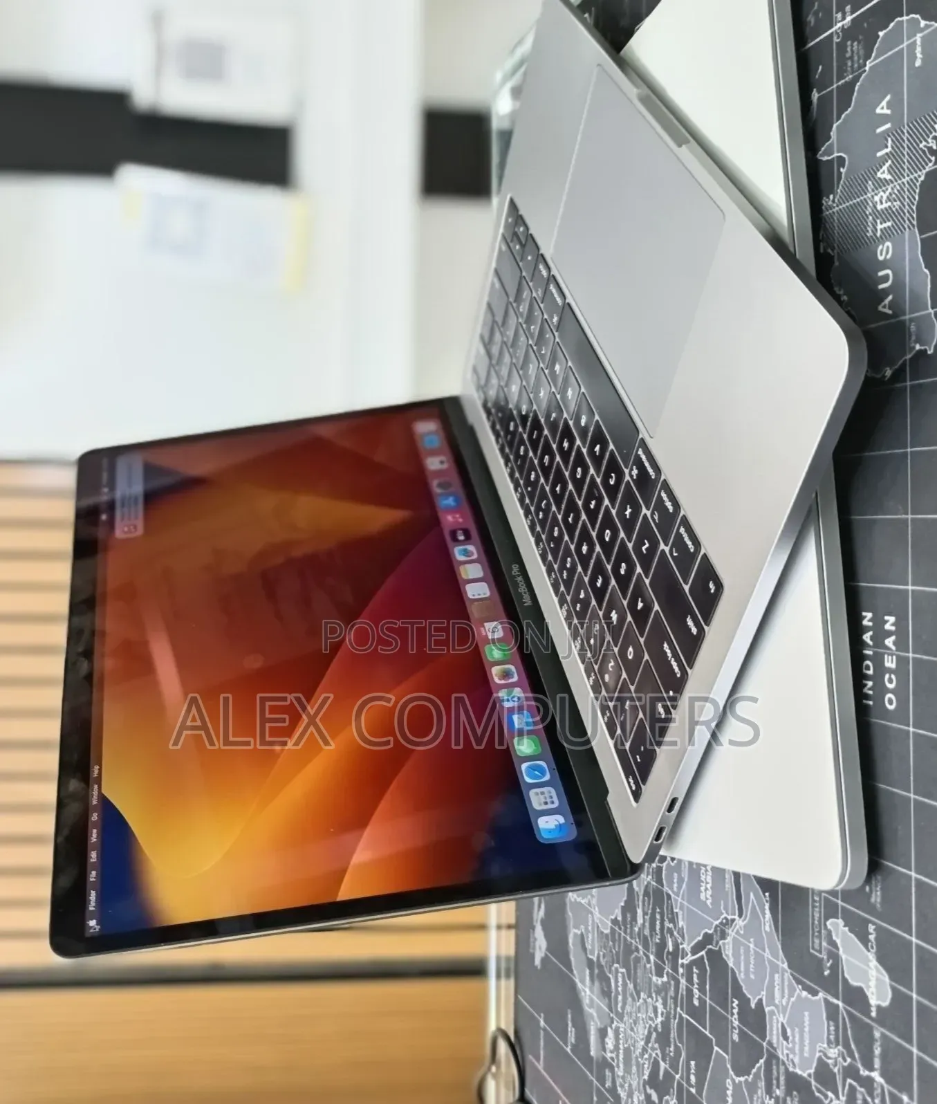 New Laptop Apple MacBook 16GB Intel Core i5 SSD 256GB