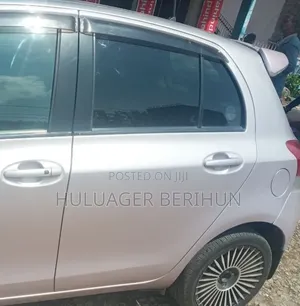 Toyota Yaris 2010 Silver