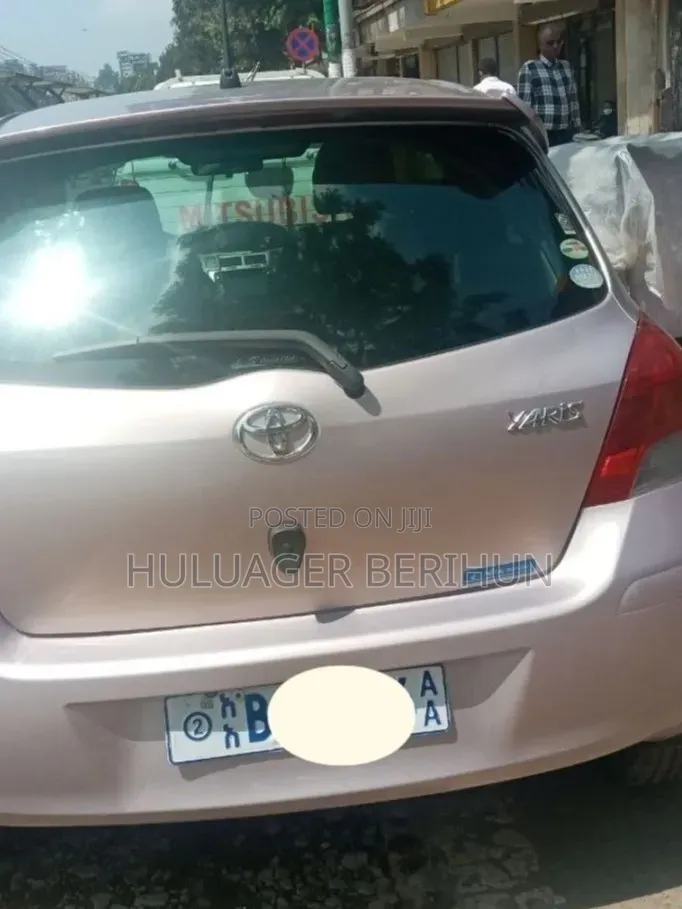 Toyota Yaris 2010 Silver