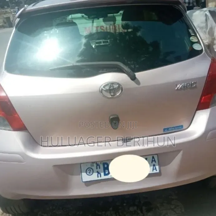 Toyota Yaris 2010 Silver