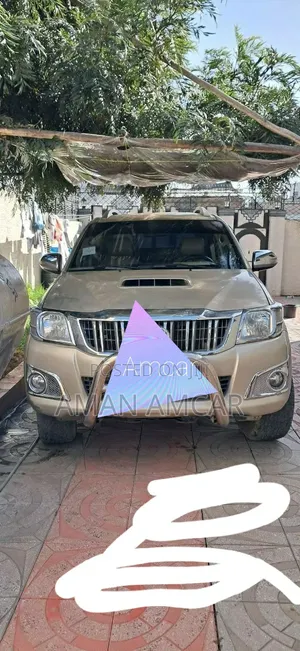 Toyota Hilux 2015 Gold