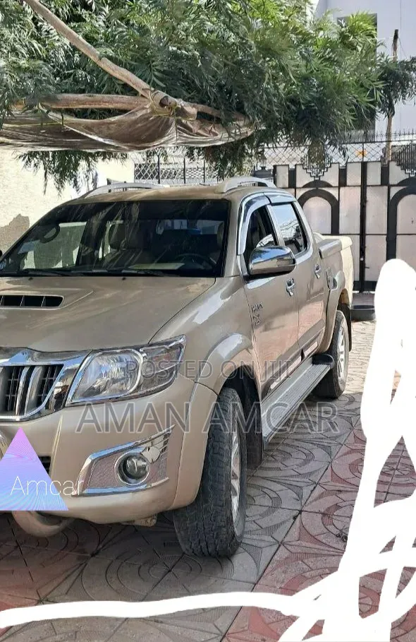 Toyota Hilux 2015 Gold
