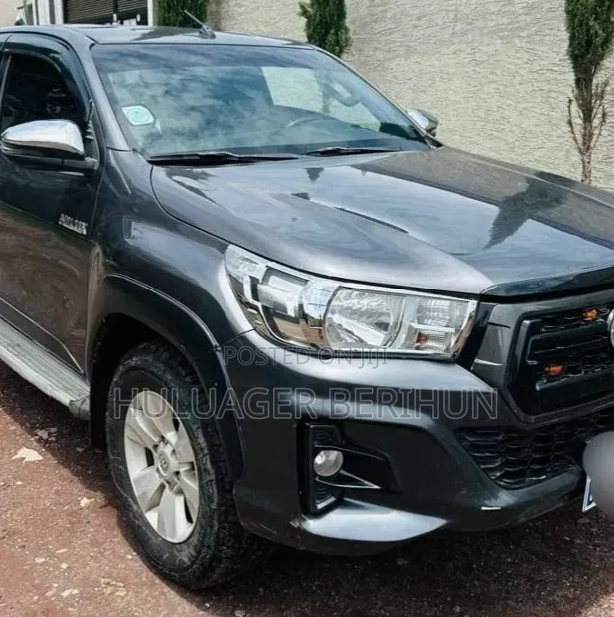 Toyota Hilux 2019 Black