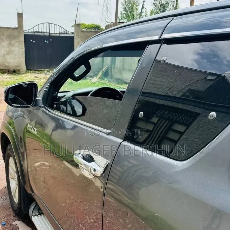 Toyota Hilux 2019 Black