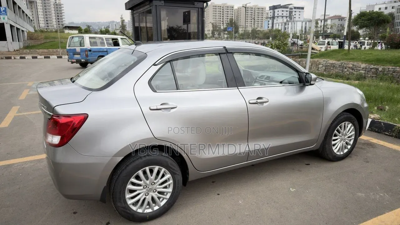 Suzuki Dzire 2022 Silver