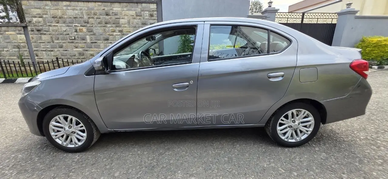 Mitsubishi Attrage 2021 Silver