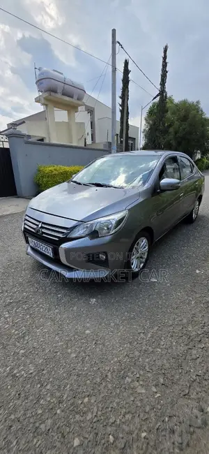 Mitsubishi Attrage 2021 Silver