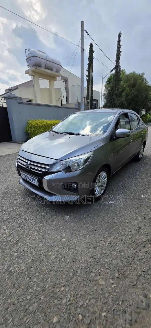 Mitsubishi Attrage 2021 Silver