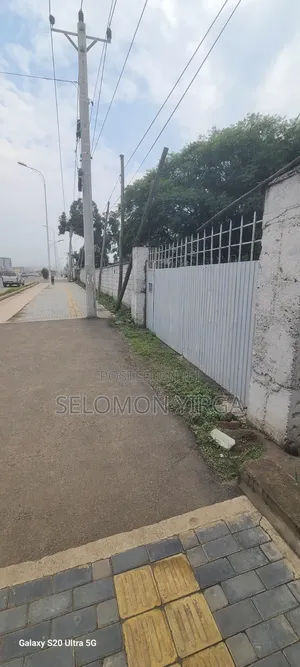26ሺ የሚሸጥ መጋዘን በቃሊቲ አከባቢ