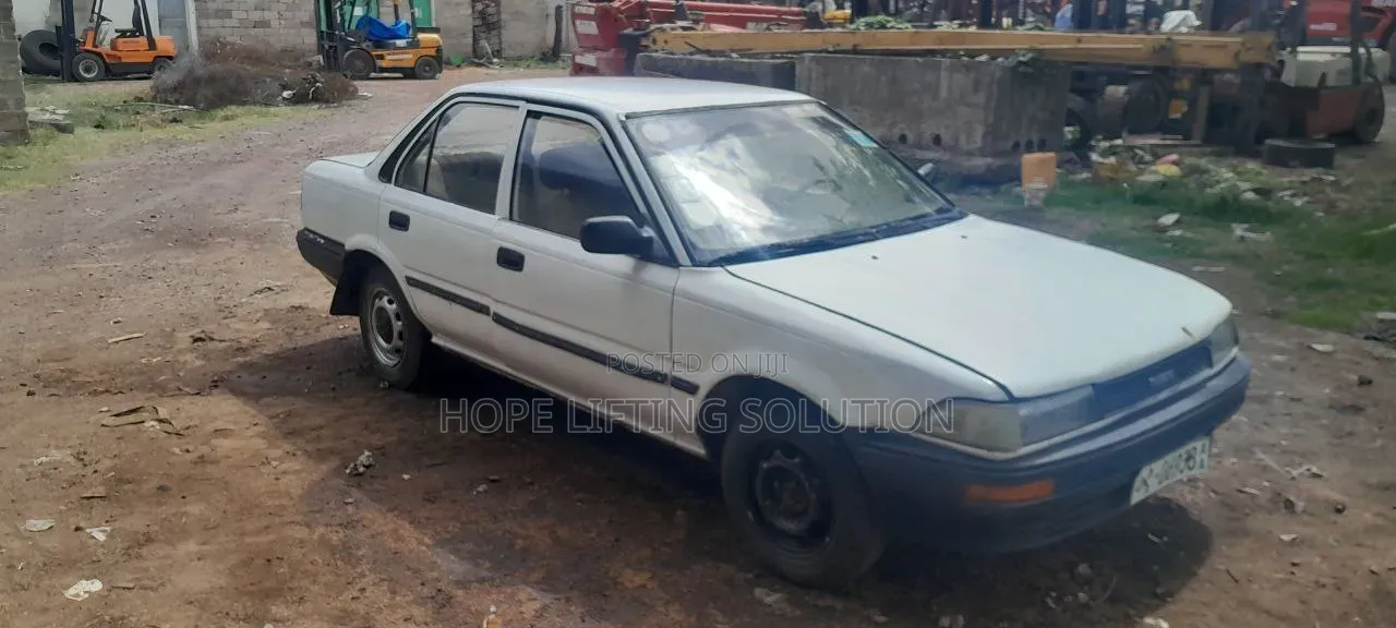 Toyota Corolla 1990 White