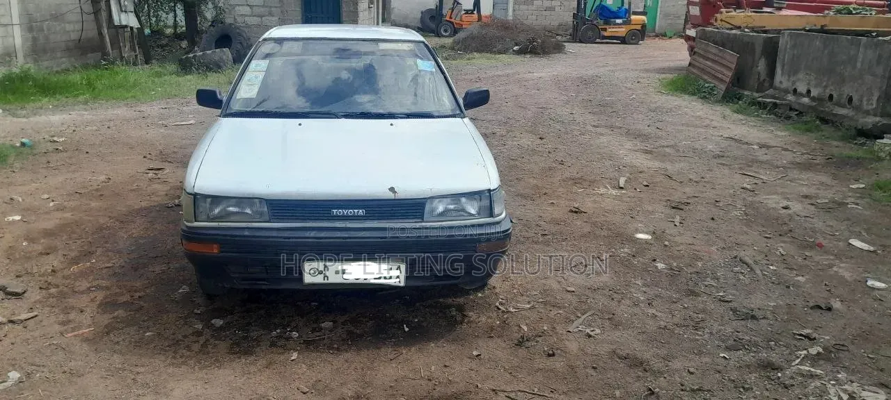 Toyota Corolla 1990 White