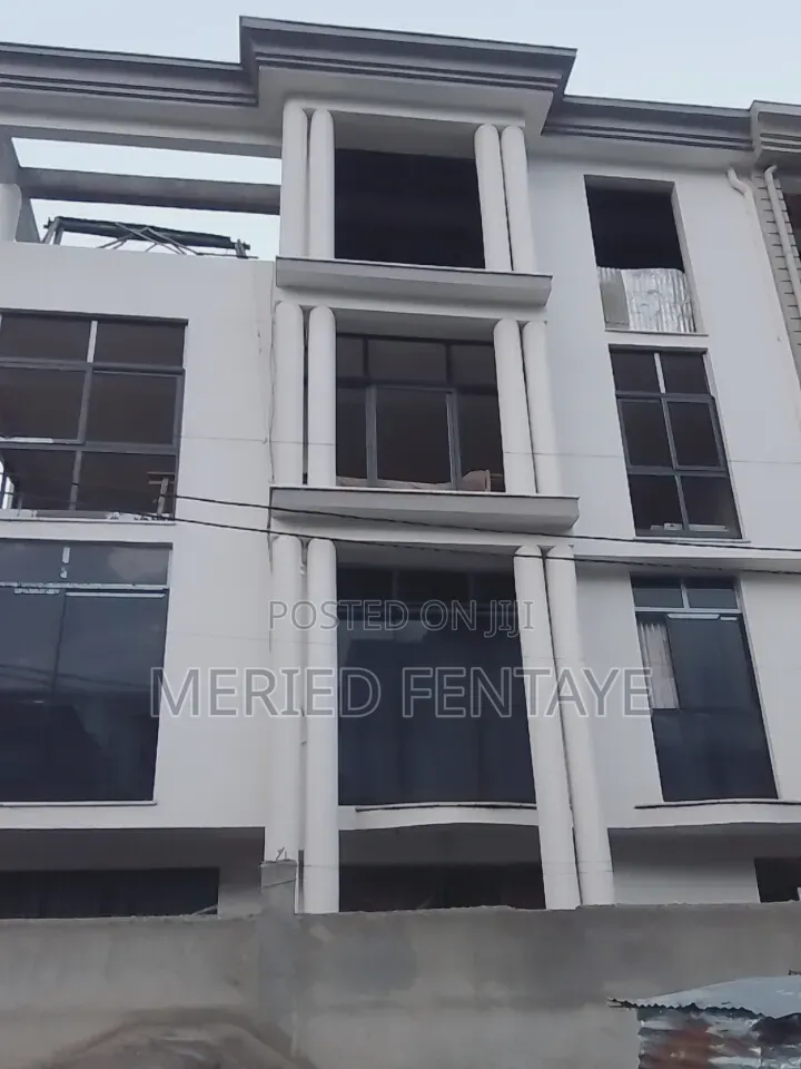 8bdrm House in Bole for sale