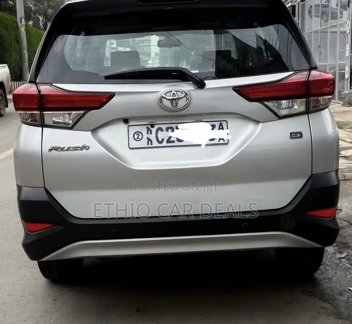 Toyota Rush 2023 Silver