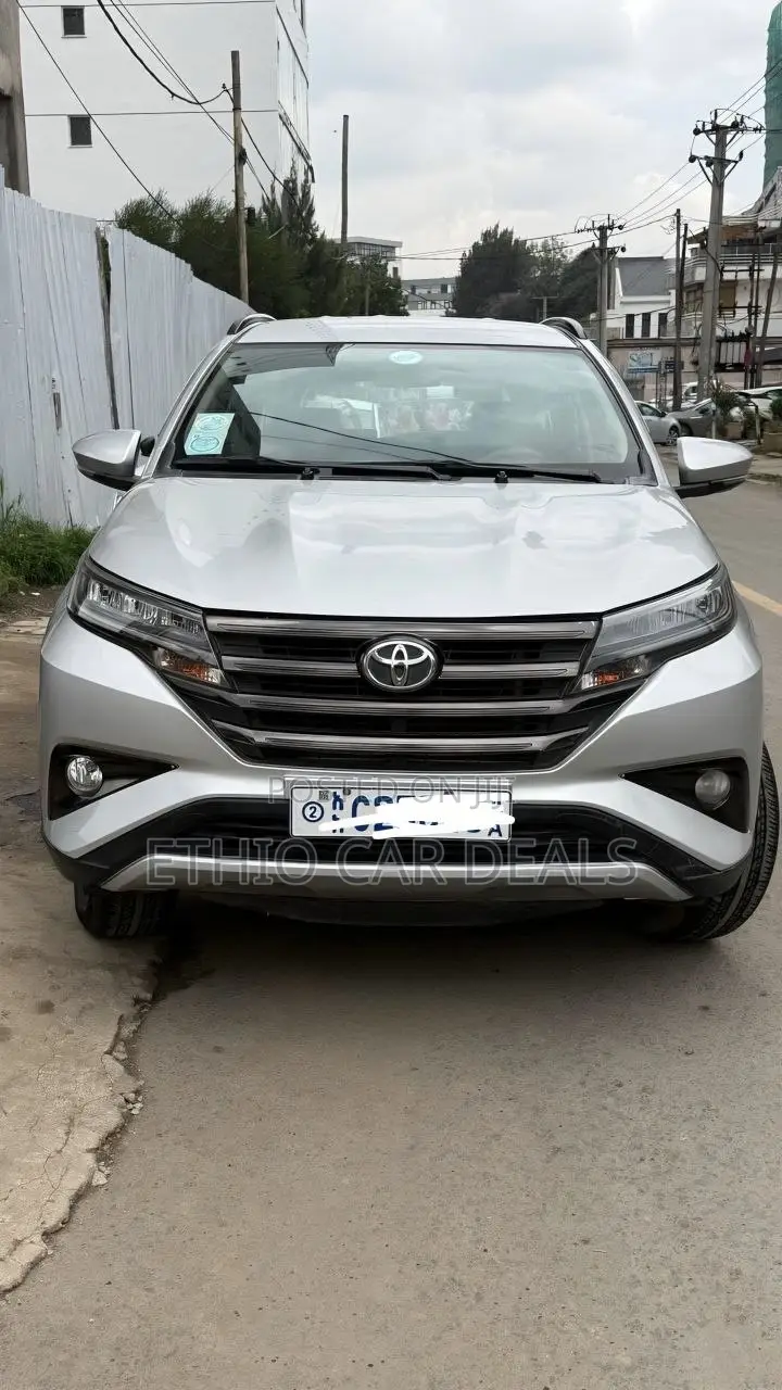 Toyota Rush 2023 Silver