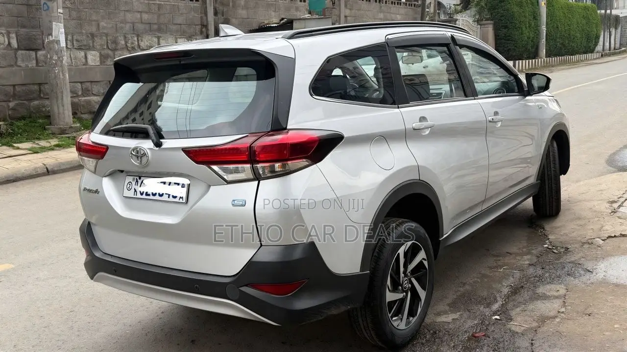 Toyota Rush 2023 Silver