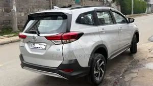 Toyota Rush 2023 Silver