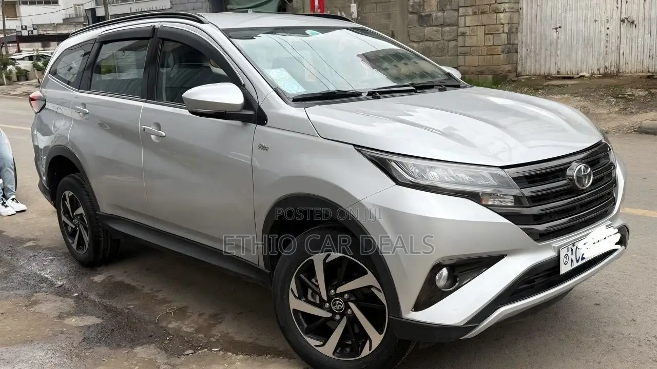 Toyota Rush 2023 Silver