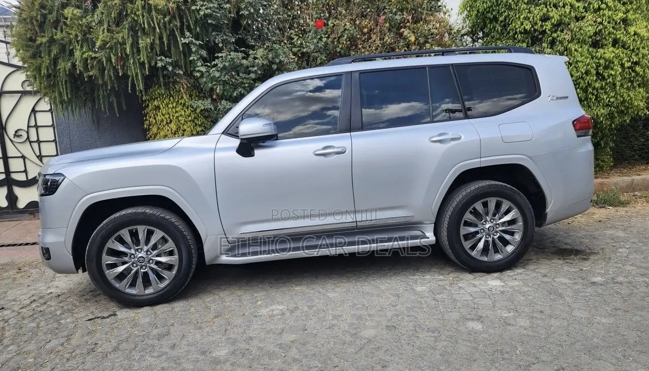Toyota Land Cruiser 2023 Silver