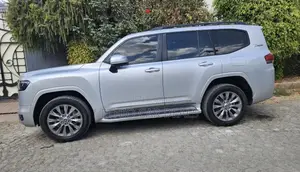 Toyota Land Cruiser 2023 Silver