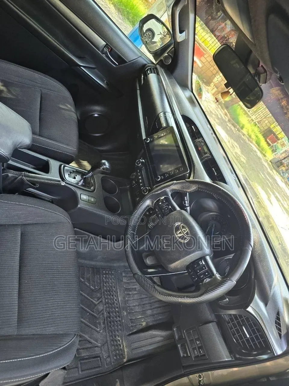 Toyota Hilux 2021 White