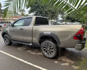 Toyota Hilux 2021 White