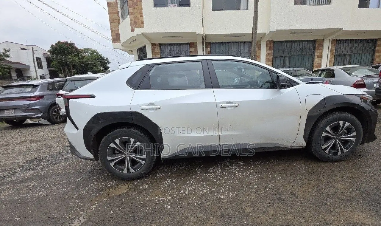 Toyota bZ4X 2024 White